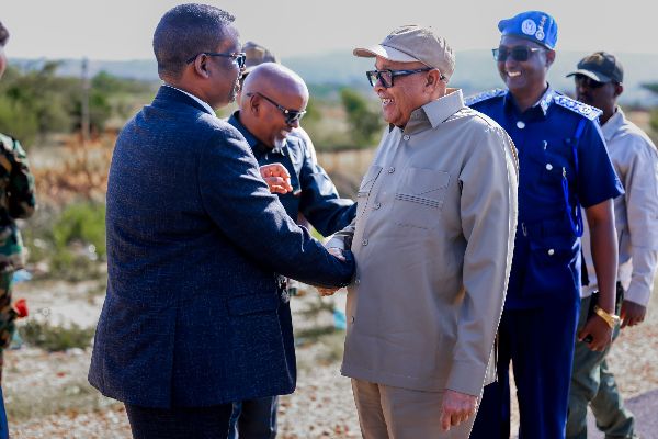 Madaxweynaha Jamhuuriyadda Somaliland, Mudane Cabdiraxmaan Maxamed Cabdilaahi (Cirro) ayaa maanta si rasmi ah u Dhagax-dhigay Mashruuca Taariikhiga ah ee Horumarinta Beeraha Banka Wajaale