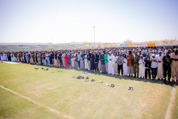 Madaxweyne ku-xigeenka Jamhuuriyadda Somaliland, ahna Guddoomiyaha Guddida Heer Qaran ee Gurmadka Abaaraha Mudane Maxamed Cali Aw Cabdi ayaa maanta Salaadda Roob-Doonta shacabka kula tukaday Garoonka